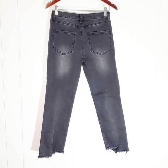 4/$20 Redial O-Ring Stretchy Raw Hem Black and Gray Cropped Jeans - Picture 6 of 7